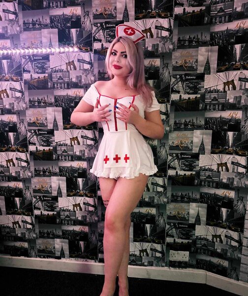 Ana, locatie si deplasari, Piata Muncii